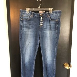 Torrid Bombshell skinny jeans size 18R